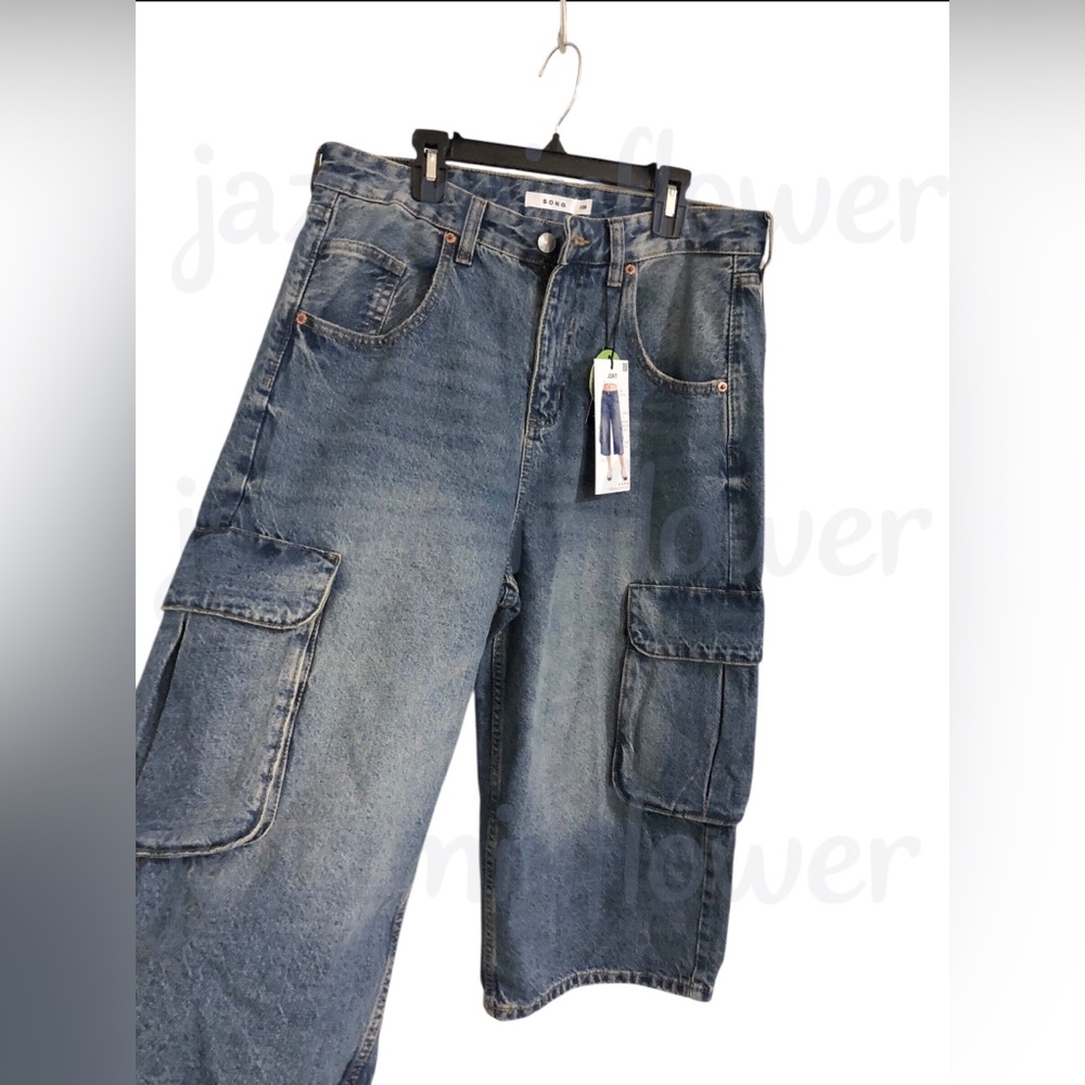 Medium wash cargo style slouchy cropped ankle wide leg jort‎ jeans size 7/28 new